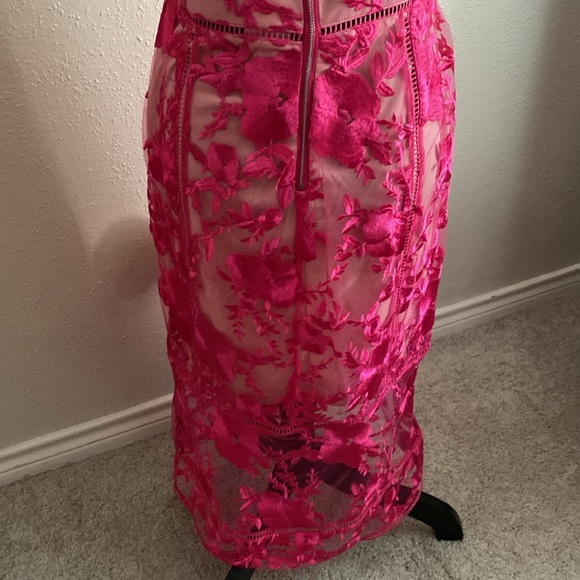 Women’s Lace Dress - Picture 4 of 10